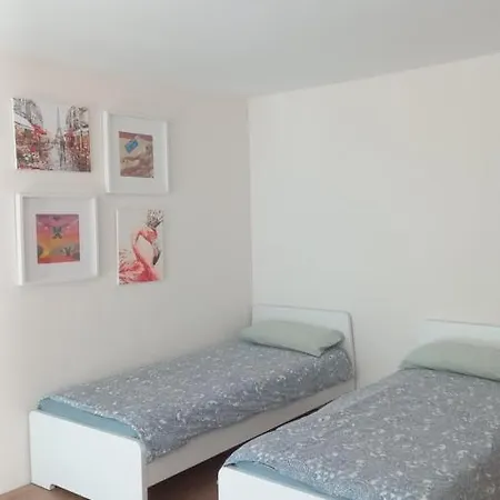 Holiday Apartment *
